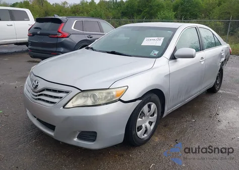 2011 Toyota Camry Base z USA, uszkodzony, nr VIN 4T1BF3EK5BU231972